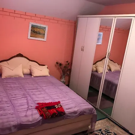 Holiday With Beautiful Green Garden With Full Privacy